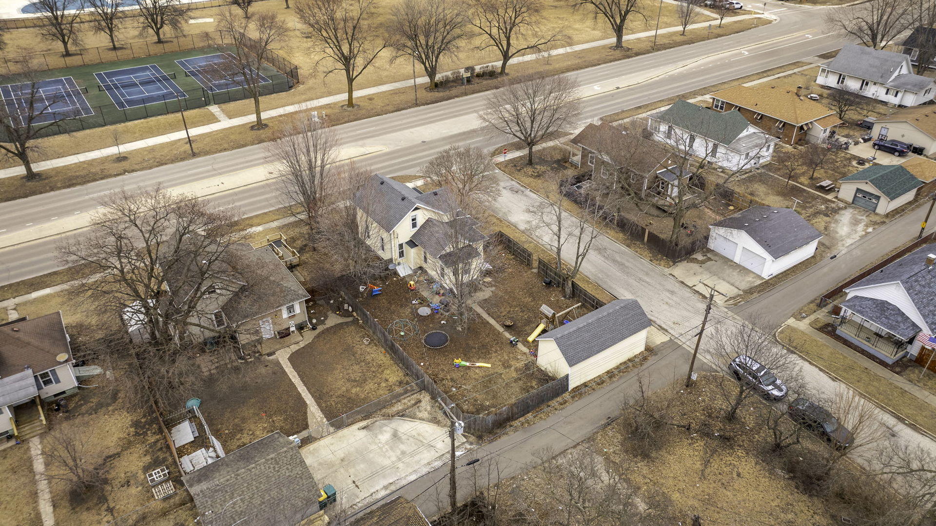 565 E Norris Drive, Ottawa, IL 61350