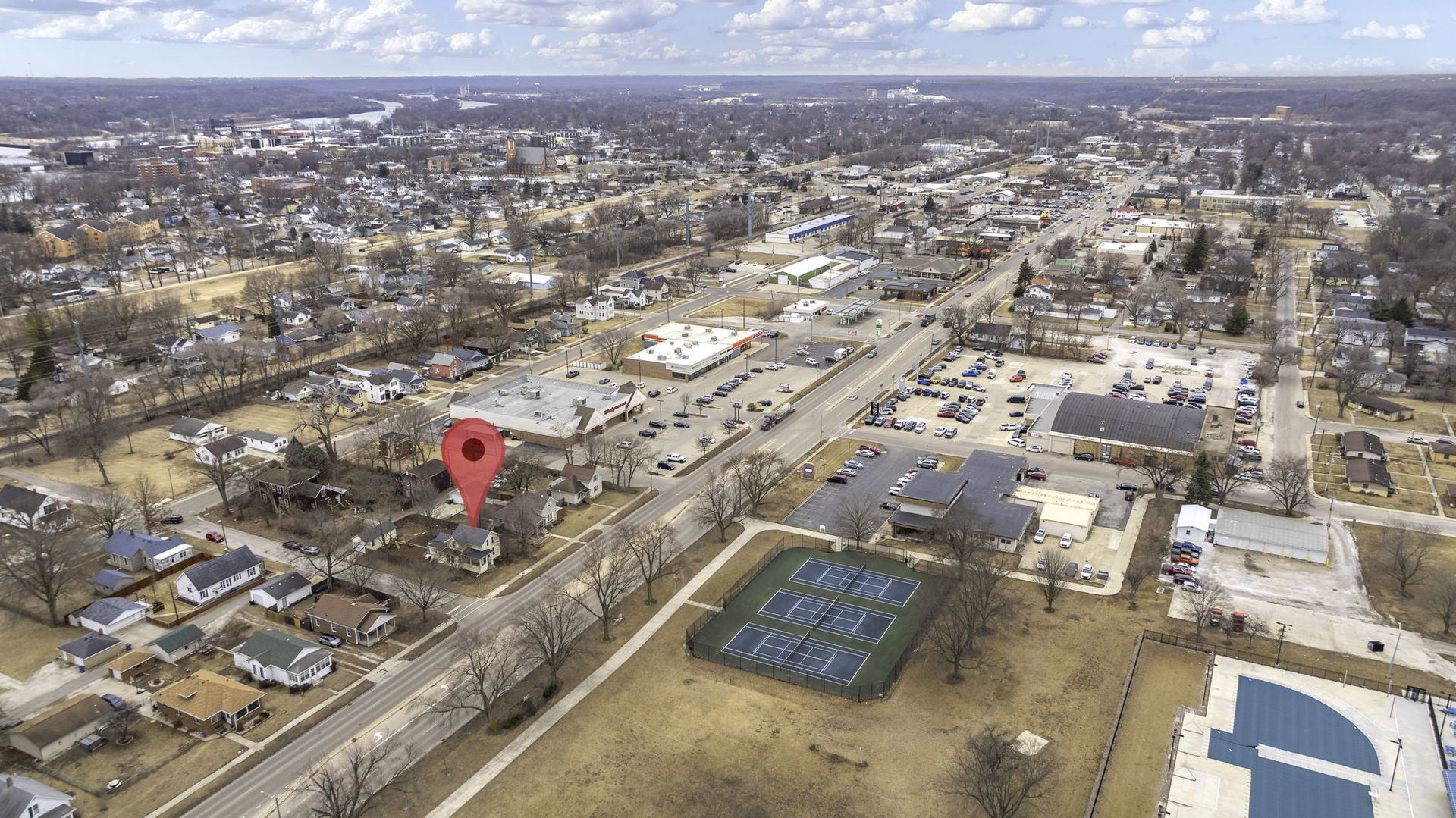 565 E Norris Drive, Ottawa, IL 61350