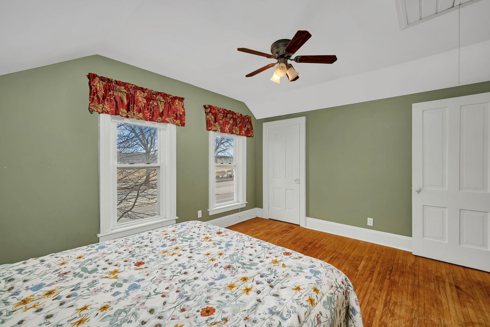 565 E Norris Drive, Ottawa, IL 61350