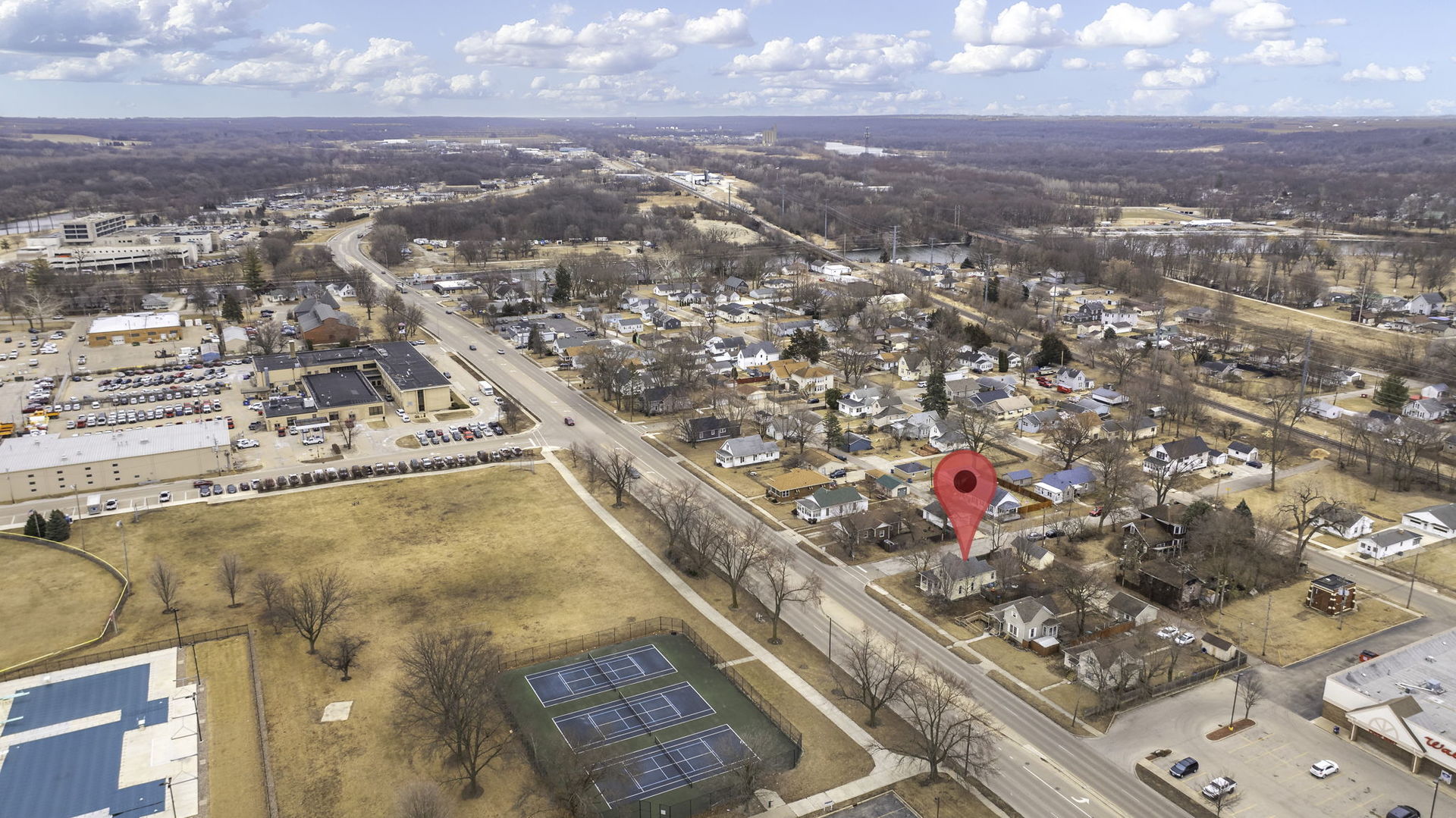 565 E Norris Drive, Ottawa, IL 61350