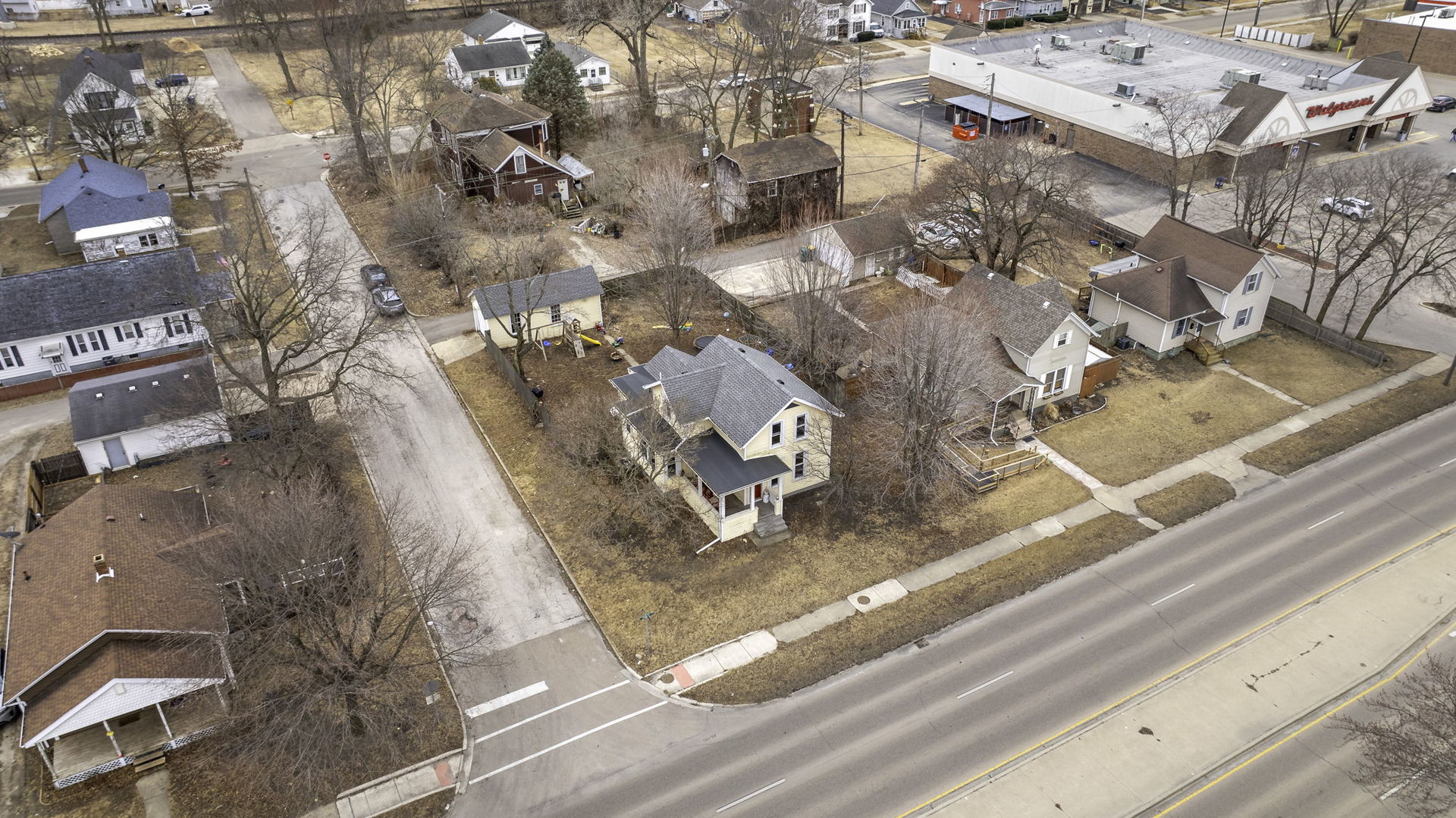 565 E Norris Drive, Ottawa, IL 61350