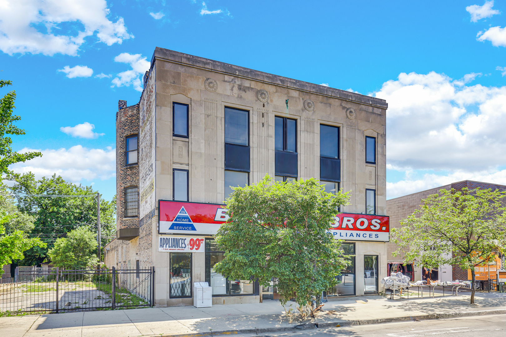 4231 W Madison Street, Chicago, IL 60624