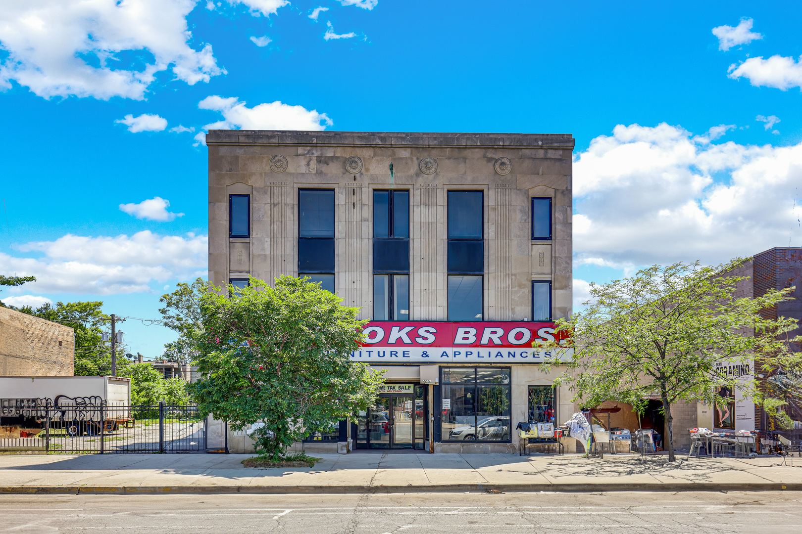 4231 W Madison Street, Chicago, IL 60624