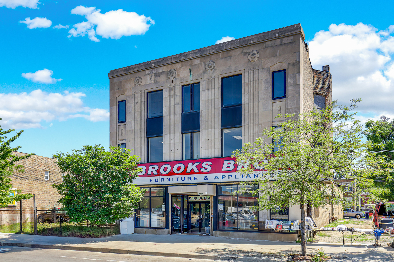 4231 W Madison Street, Chicago, IL 60624