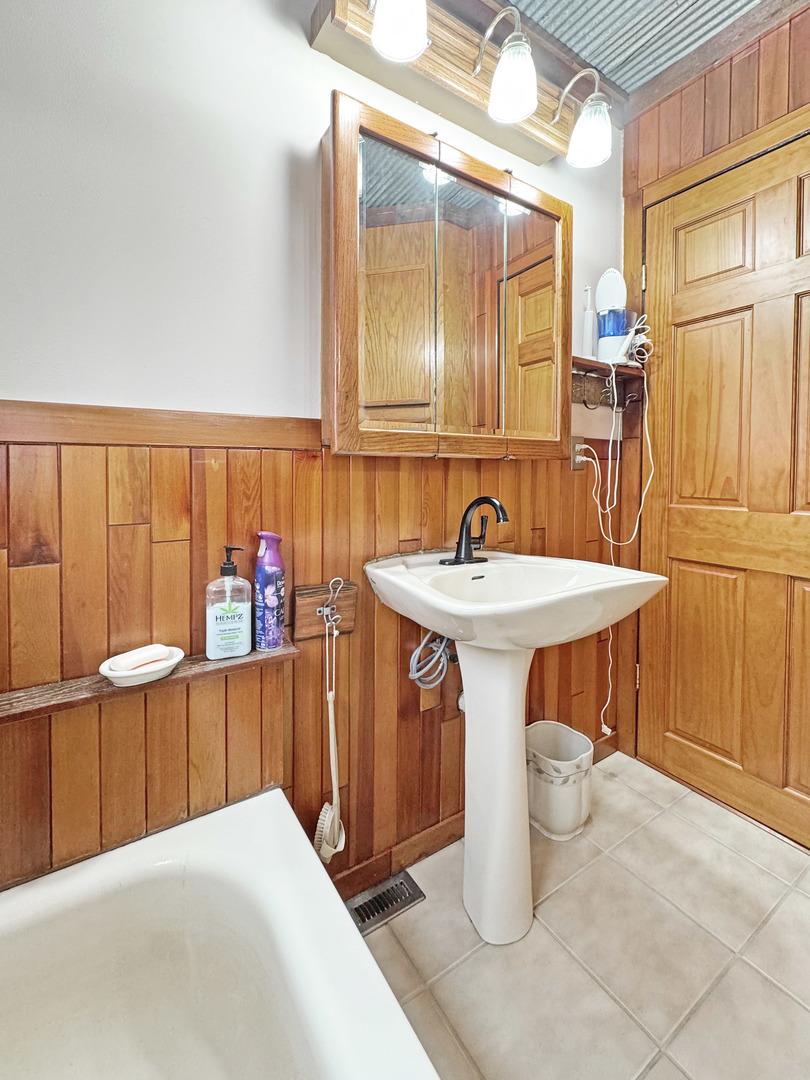 1765 Glenwood Dyer Road, Lynwood, IL 60411