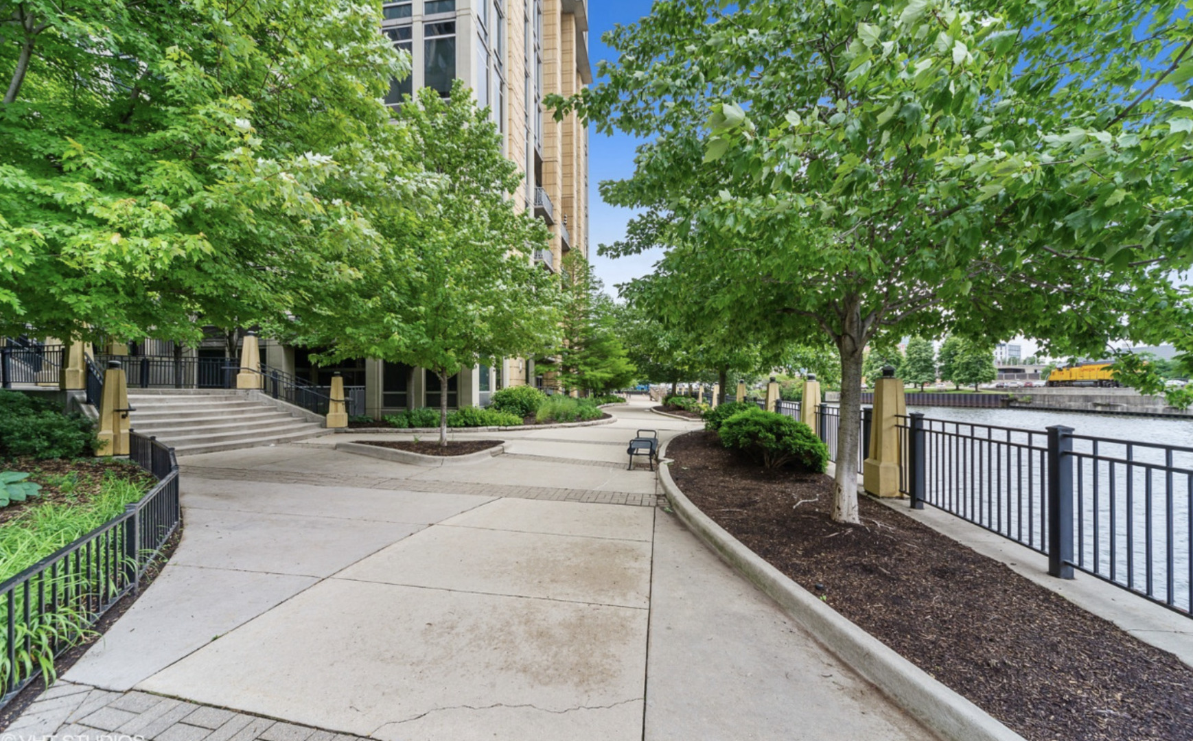 700 N Larrabee Street #1003, Chicago, IL 60654