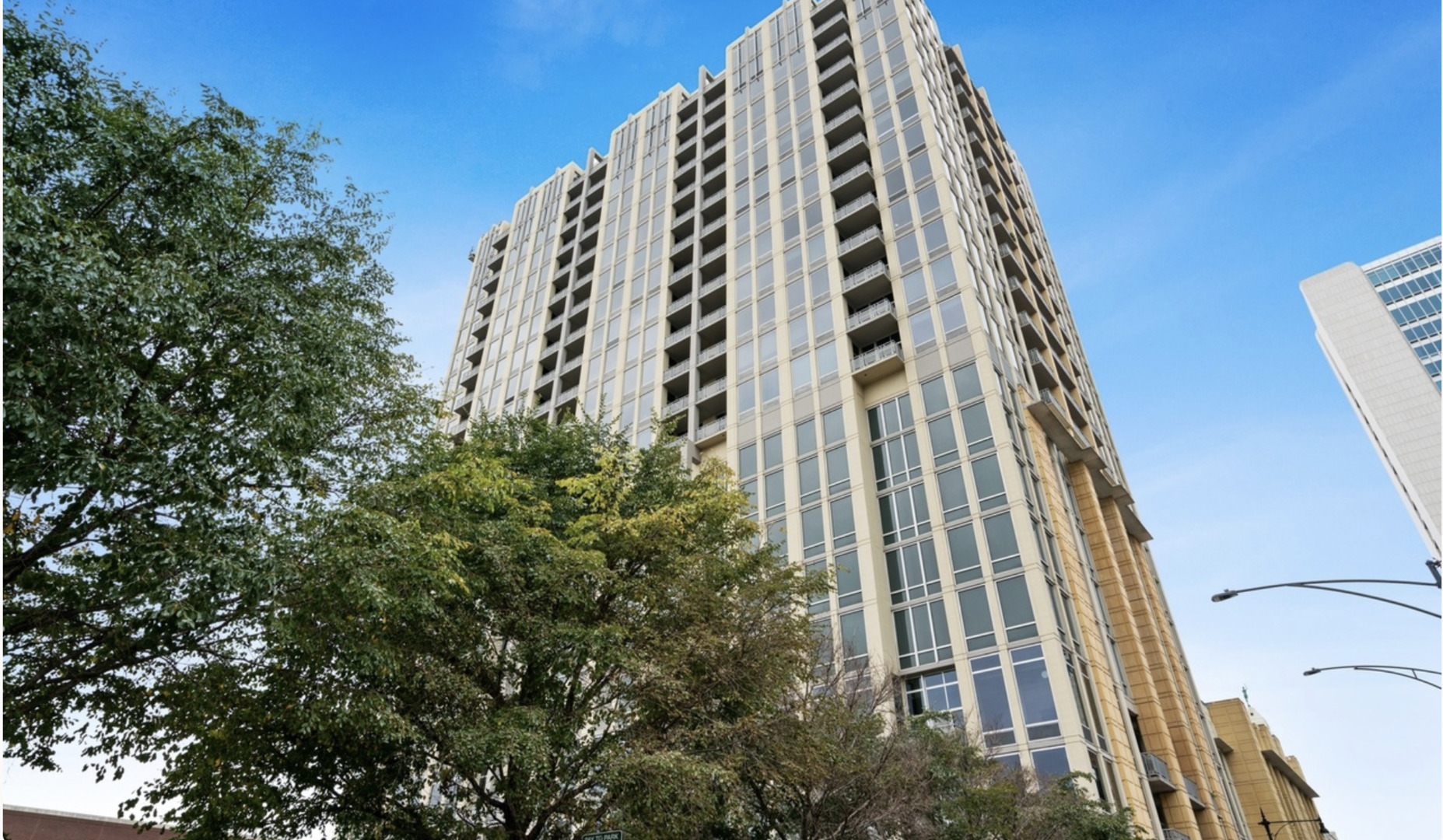 700 N Larrabee Street #1003, Chicago, IL 60654