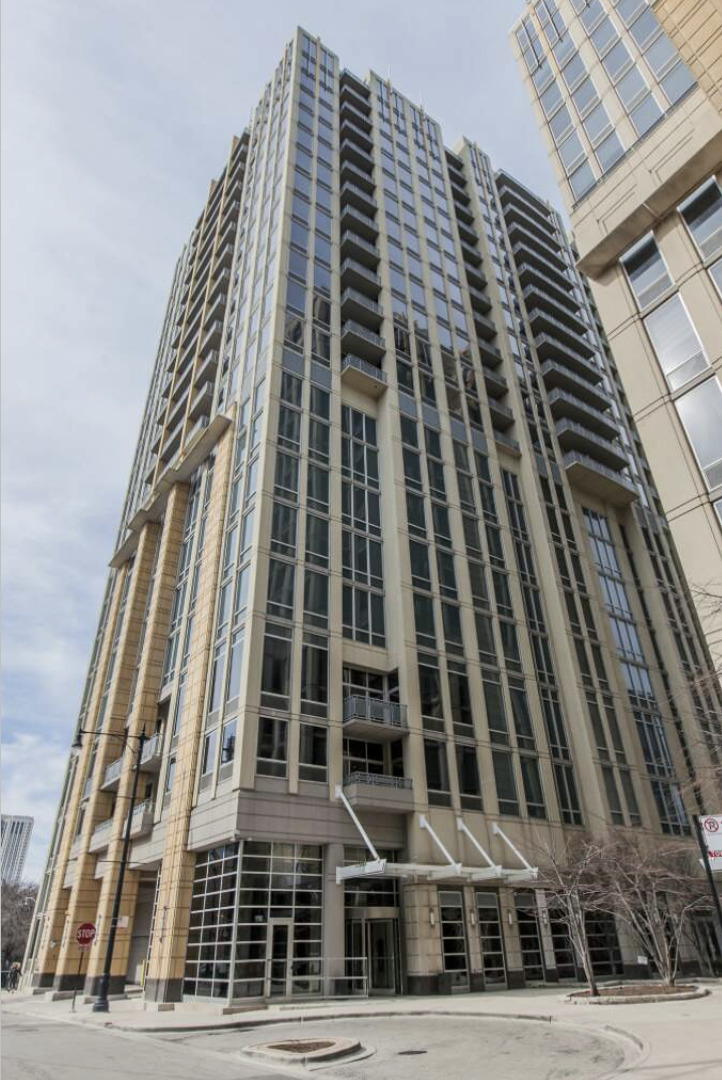 700 N Larrabee Street #1003, Chicago, IL 60654