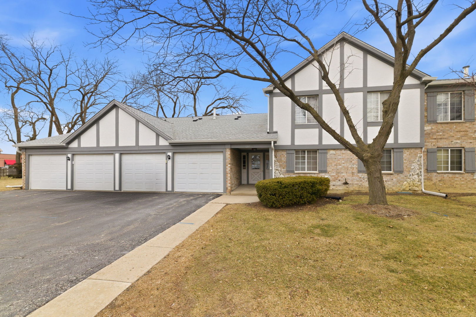 1215 Williamsport Drive #2, Westmont, IL 60559
