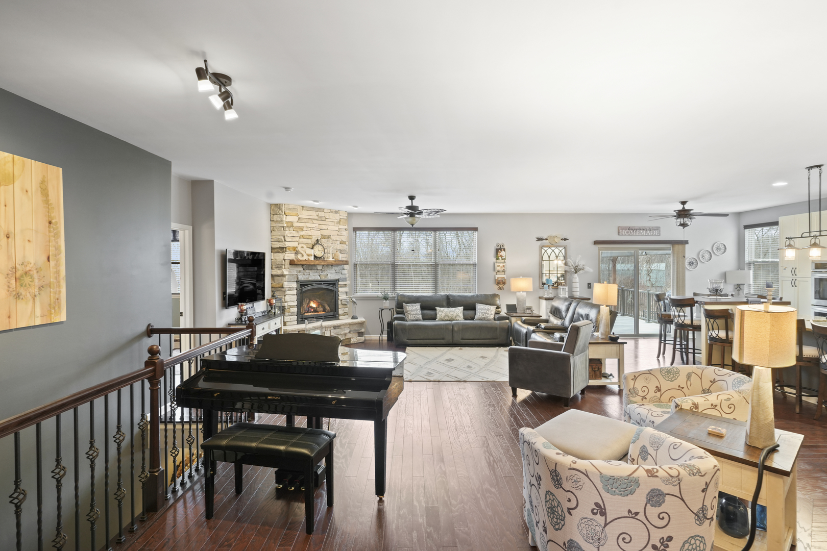 2165 Walnut Glen Boulevard, Island Lake, IL 60042