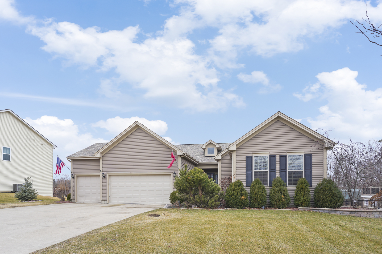 2165 Walnut Glen Boulevard, Island Lake, IL 60042