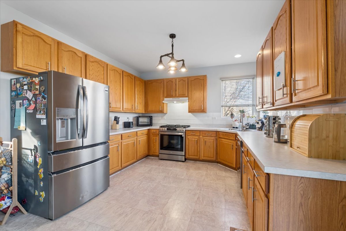 821 Red Barn Lane, Elgin, IL 60124