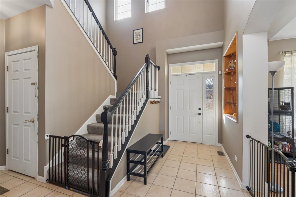 821 Red Barn Lane, Elgin, IL 60124