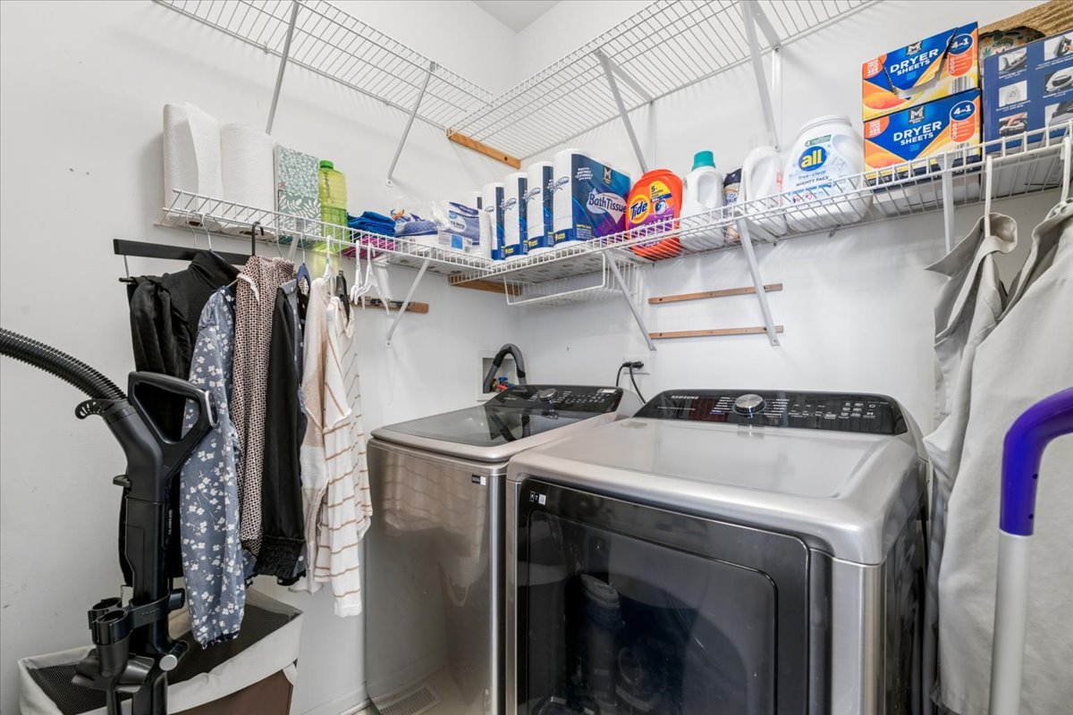 821 Red Barn Lane, Elgin, IL 60124