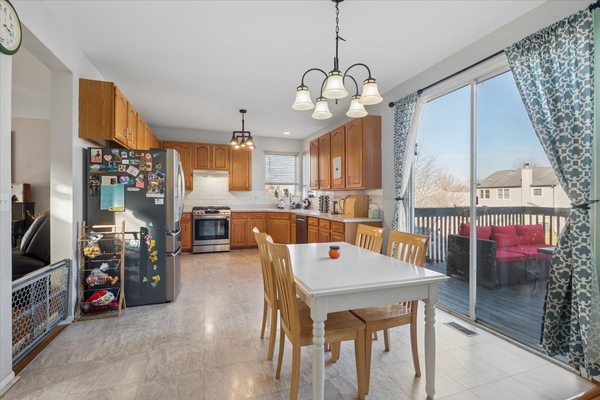 821 Red Barn Lane, Elgin, IL 60124