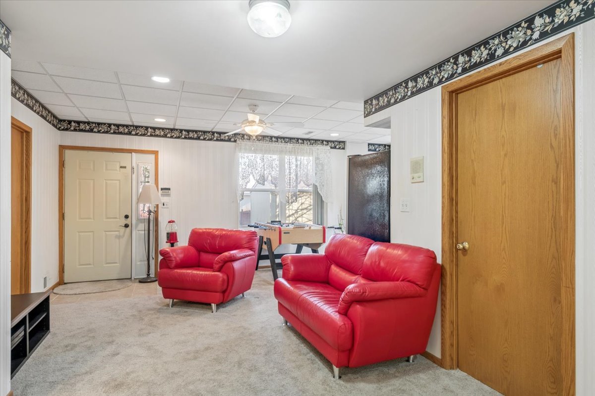 821 Red Barn Lane, Elgin, IL 60124