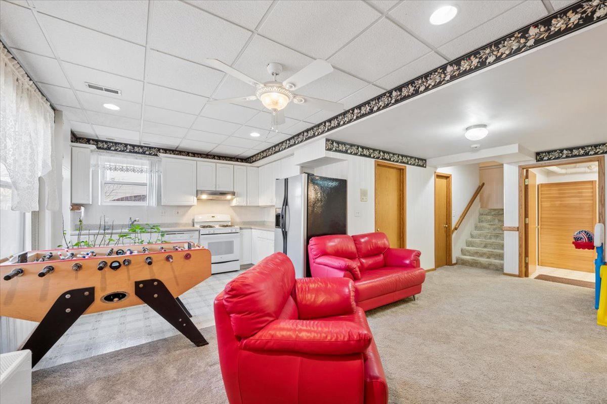 821 Red Barn Lane, Elgin, IL 60124