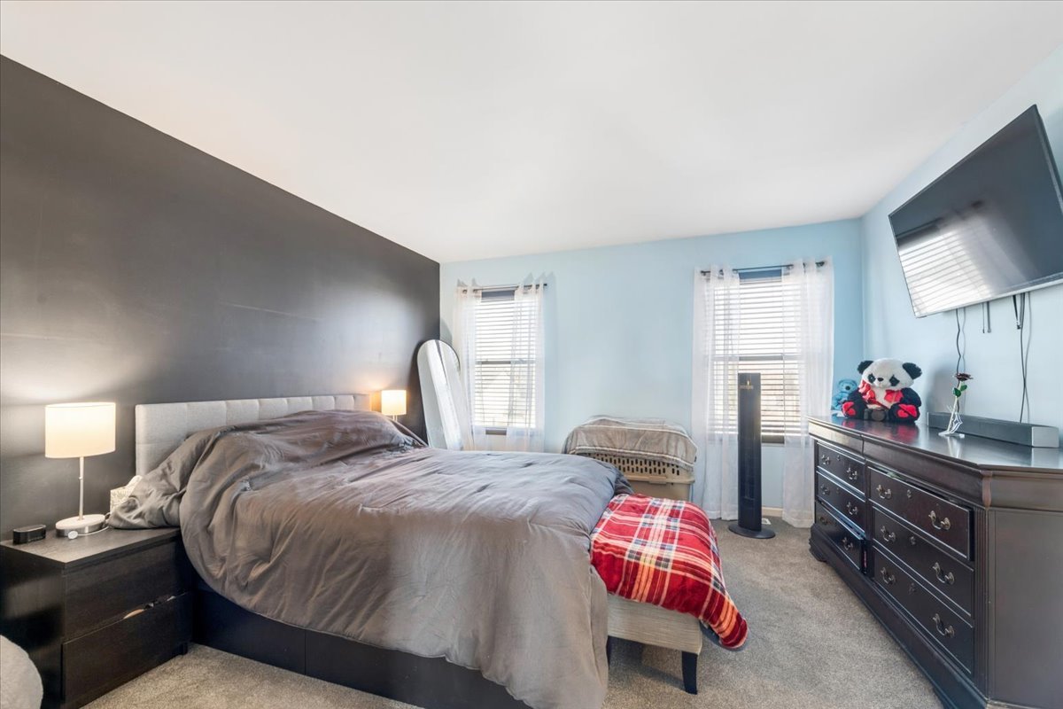 821 Red Barn Lane, Elgin, IL 60124