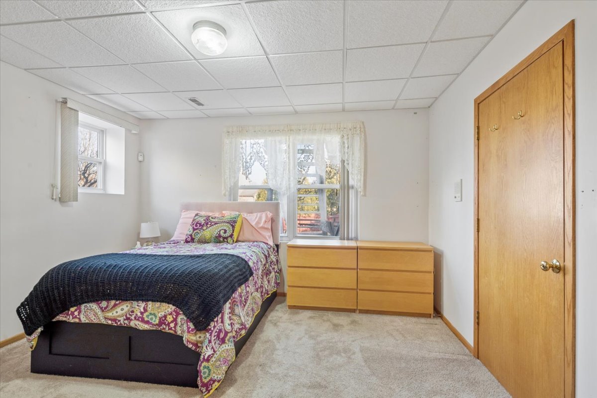 821 Red Barn Lane, Elgin, IL 60124