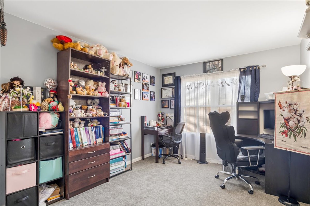 821 Red Barn Lane, Elgin, IL 60124