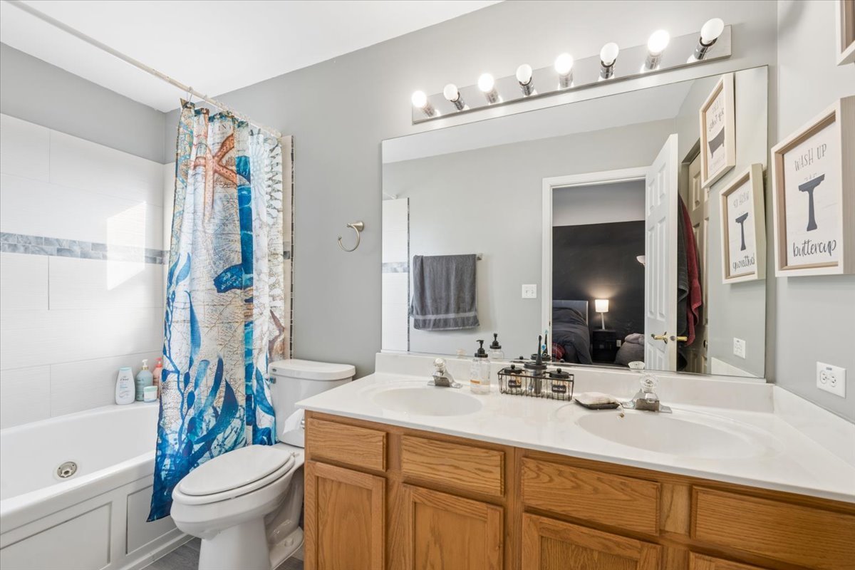 821 Red Barn Lane, Elgin, IL 60124