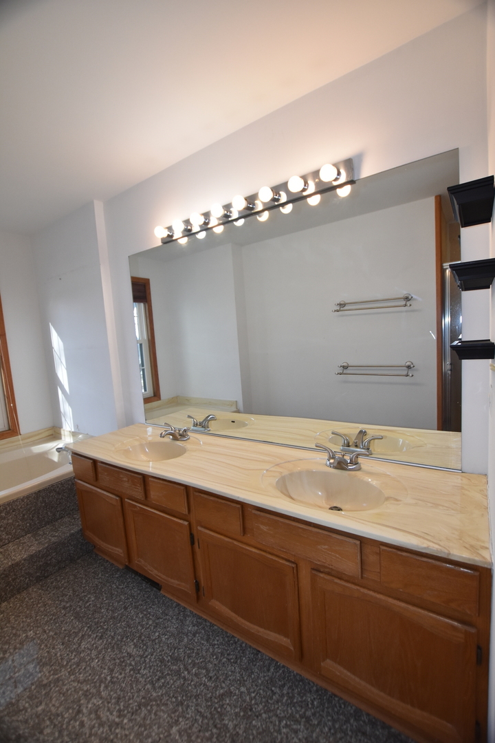 4475 Olmstead Drive, Hoffman Estates, IL 60192