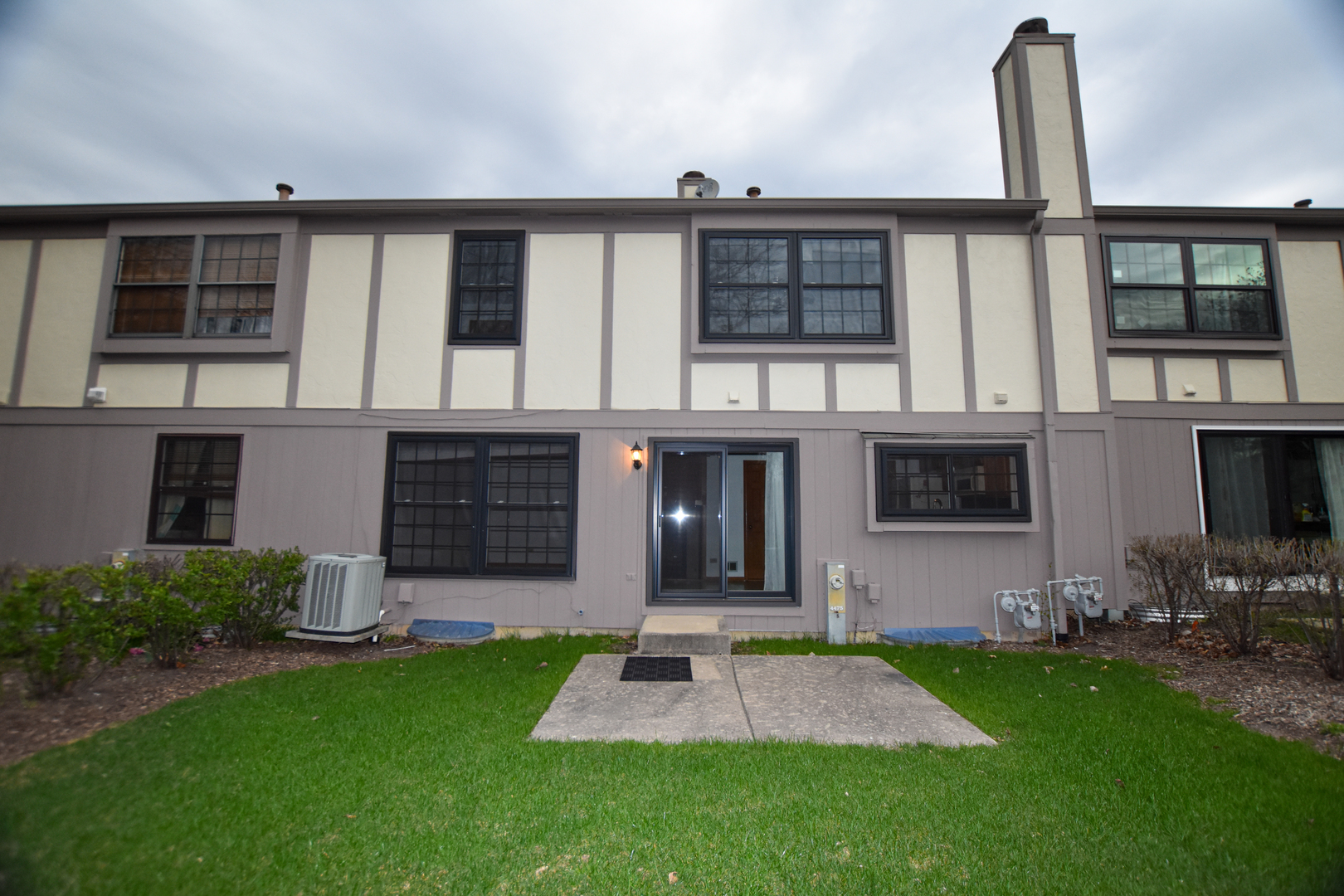 4475 Olmstead Drive, Hoffman Estates, IL 60192