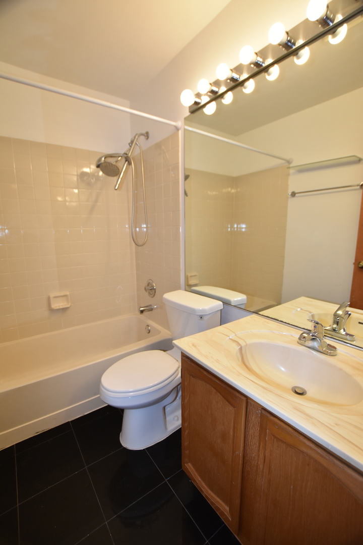 4475 Olmstead Drive, Hoffman Estates, IL 60192