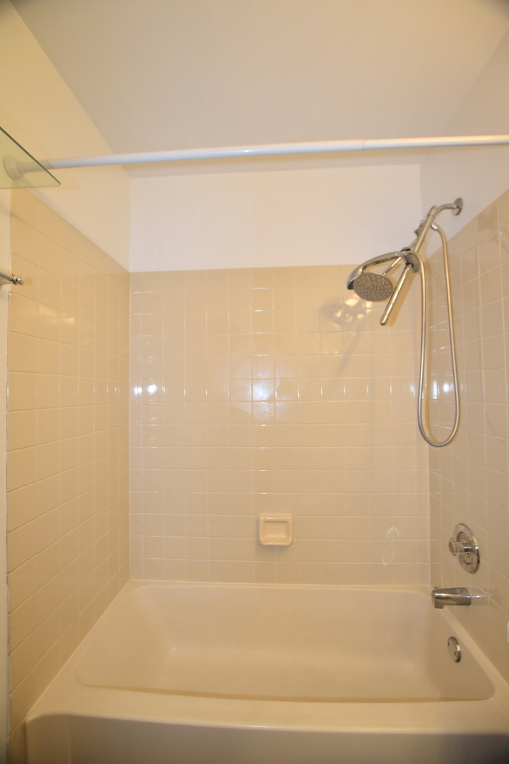 4475 Olmstead Drive, Hoffman Estates, IL 60192