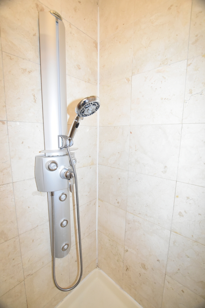 4475 Olmstead Drive, Hoffman Estates, IL 60192