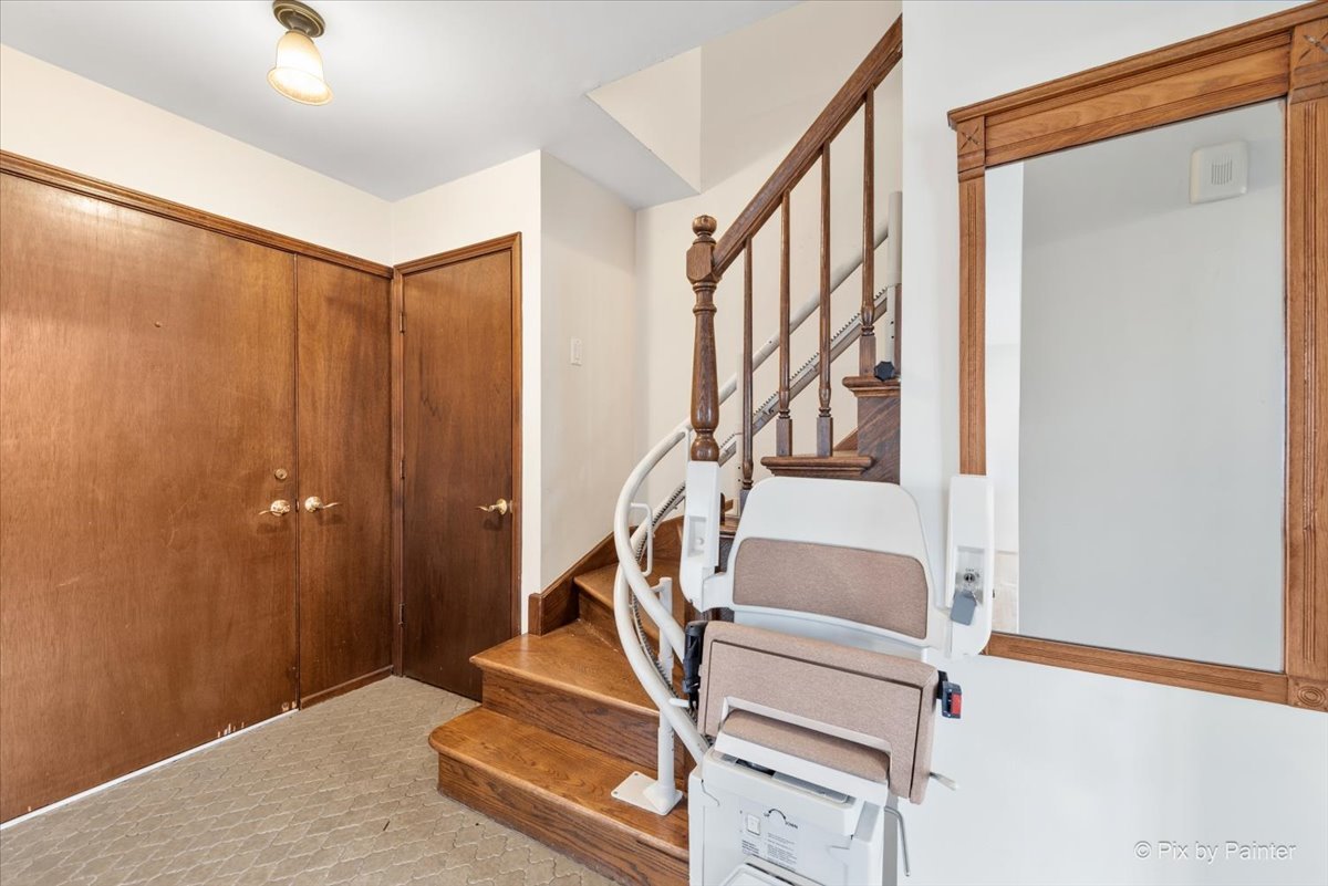 1100 S Church Road, Mount Prospect, IL 60056