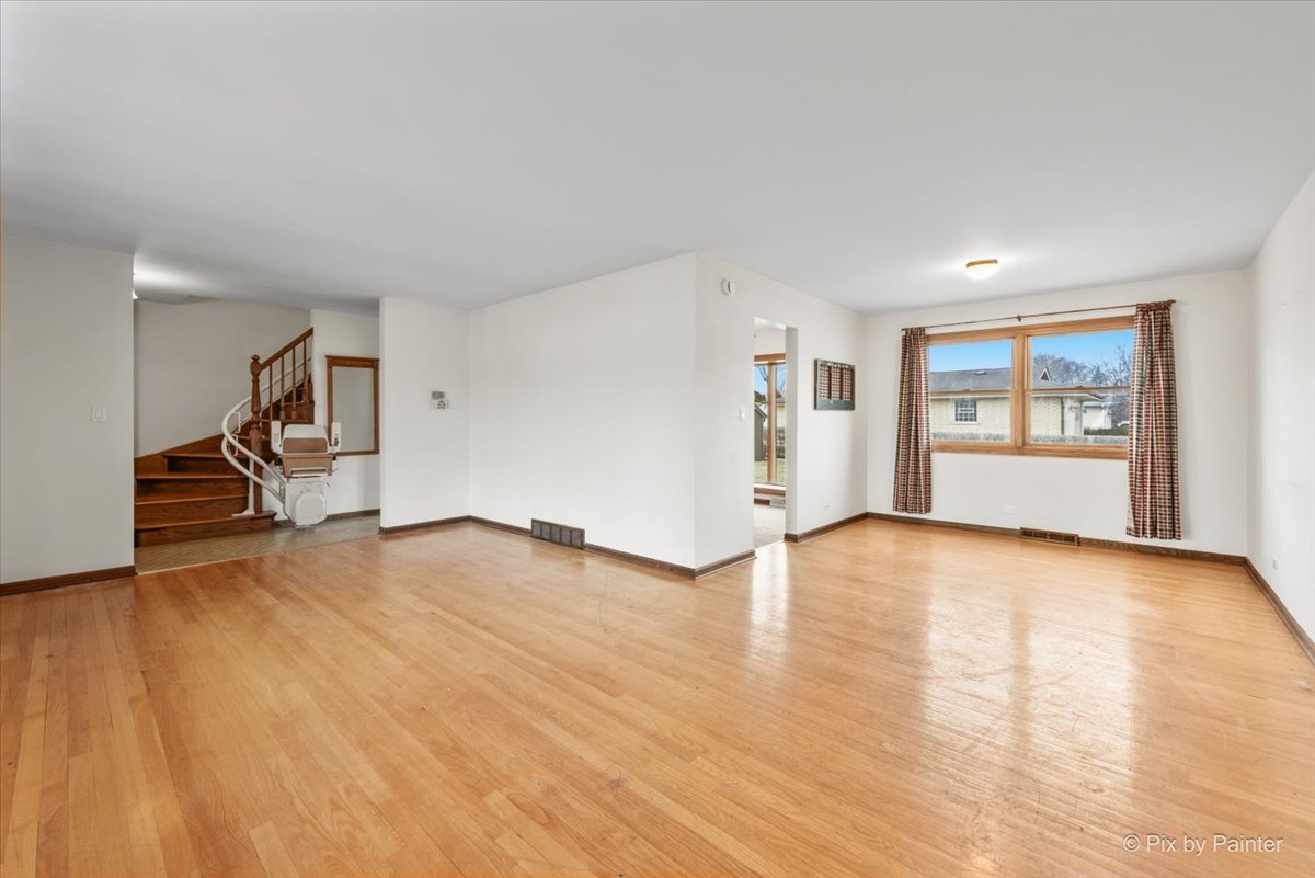 1100 S Church Road, Mount Prospect, IL 60056