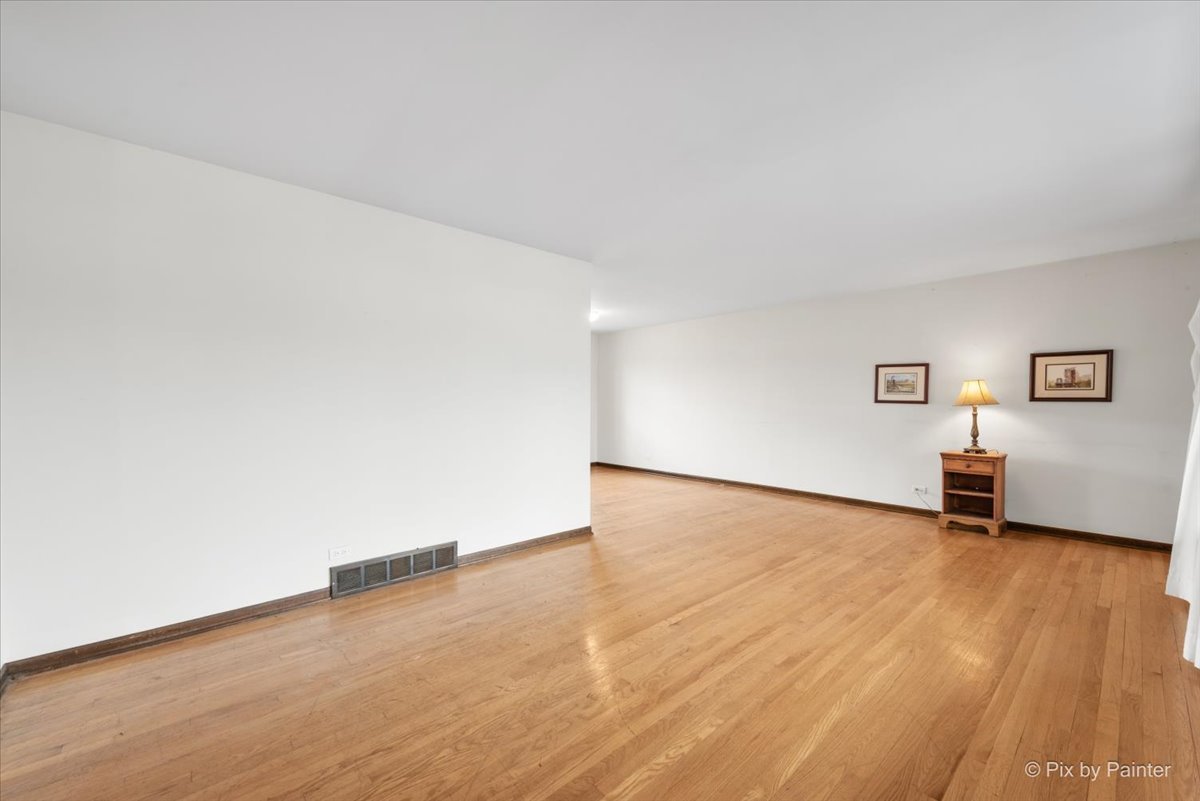 1100 S Church Road, Mount Prospect, IL 60056