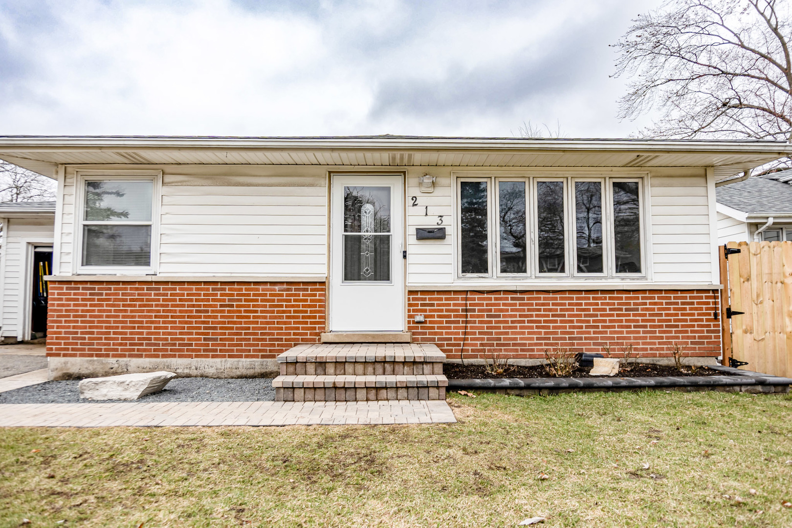 213 N Idlewild Avenue, Mundelein, IL 60060