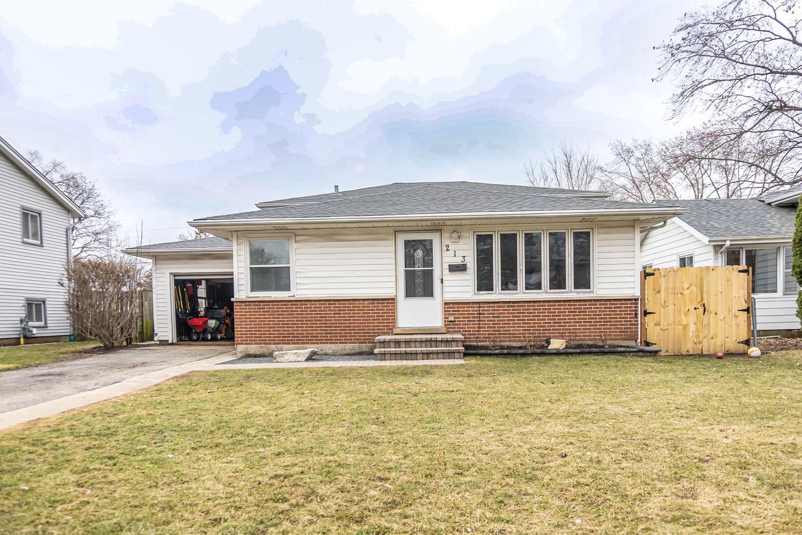 213 N Idlewild Avenue, Mundelein, IL 60060
