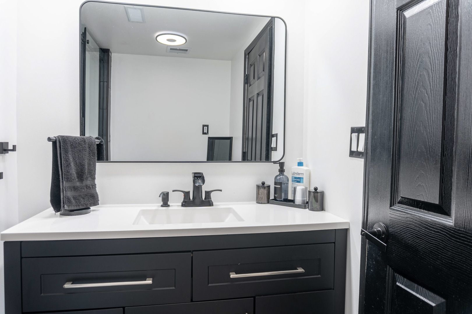 213 N Idlewild Avenue, Mundelein, IL 60060