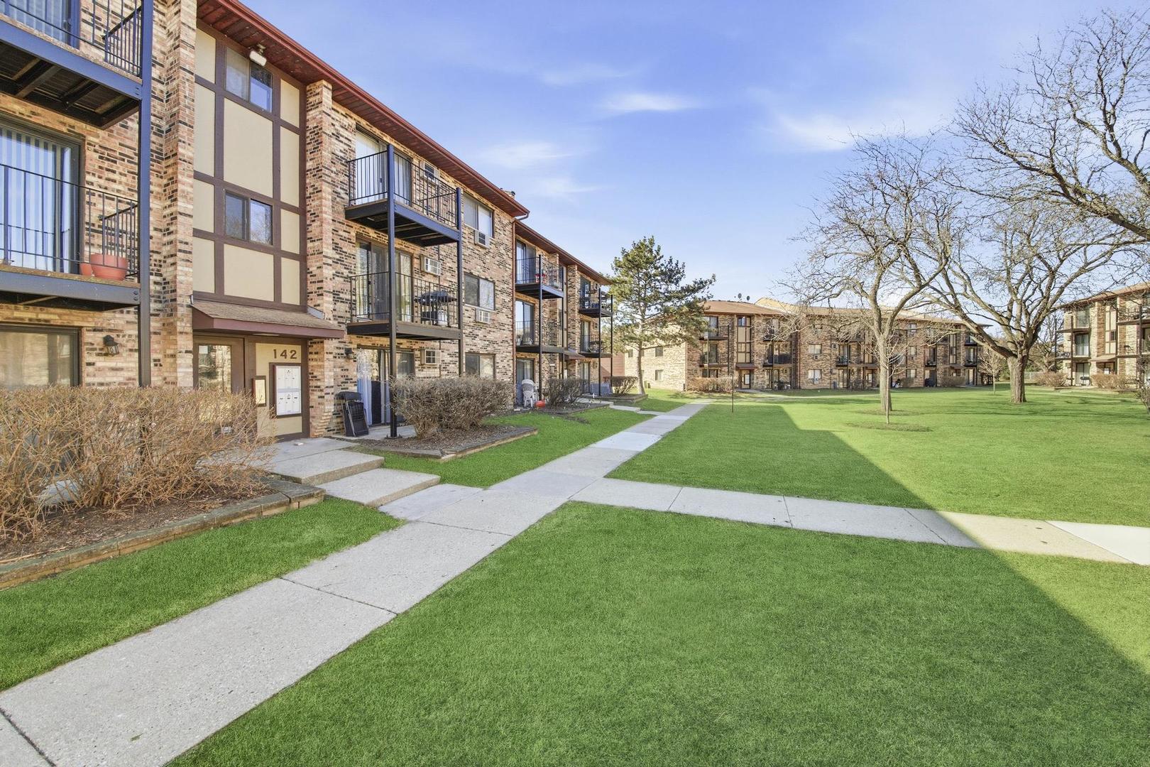142 Klein Creek Court #B, Carol Stream, IL 60188
