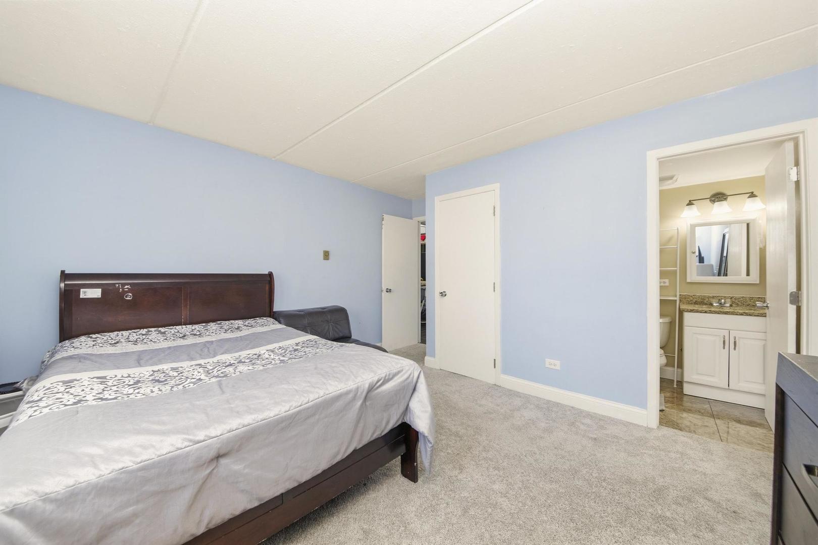 142 Klein Creek Court #B, Carol Stream, IL 60188