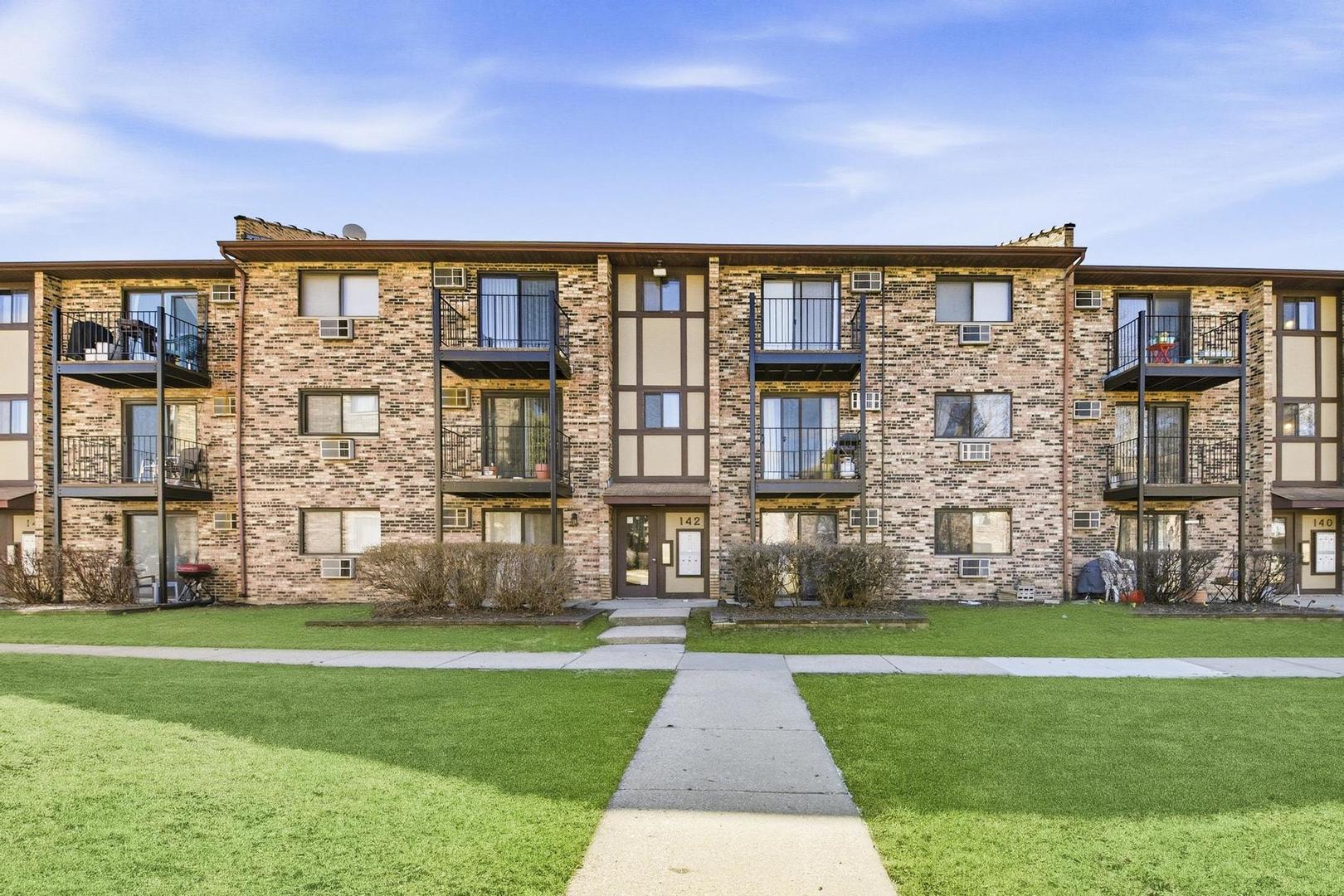 142 Klein Creek Court #B, Carol Stream, IL 60188