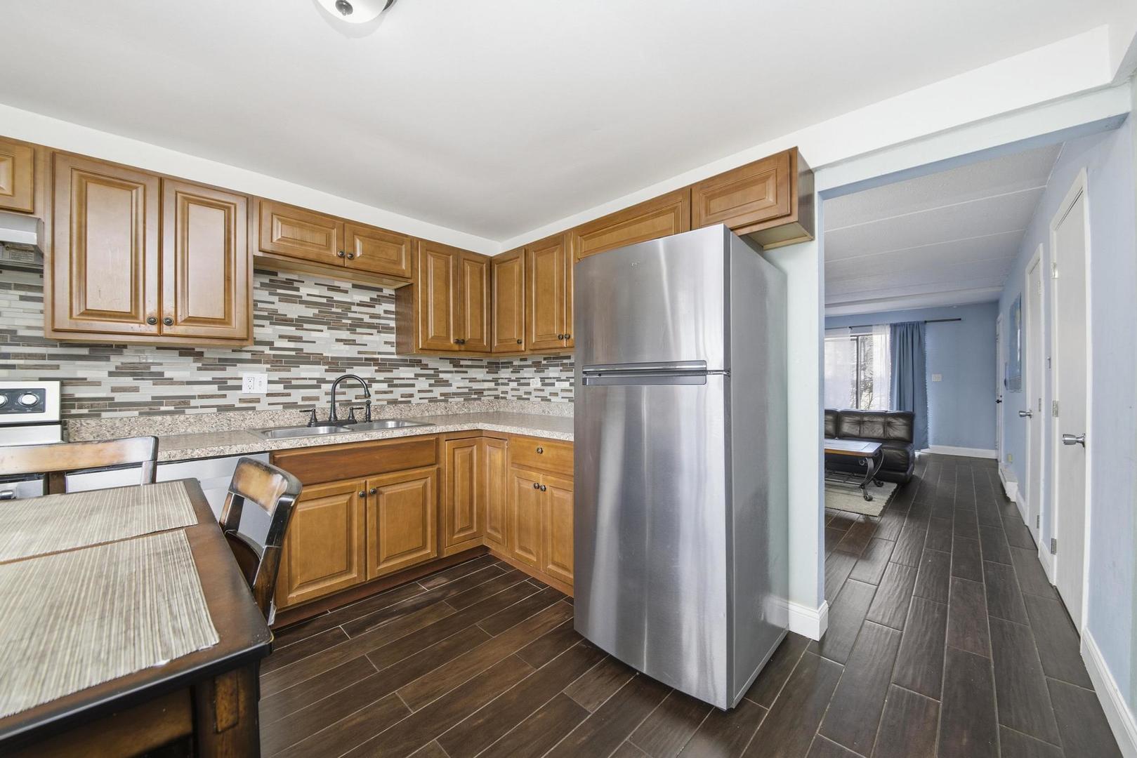 142 Klein Creek Court #B, Carol Stream, IL 60188