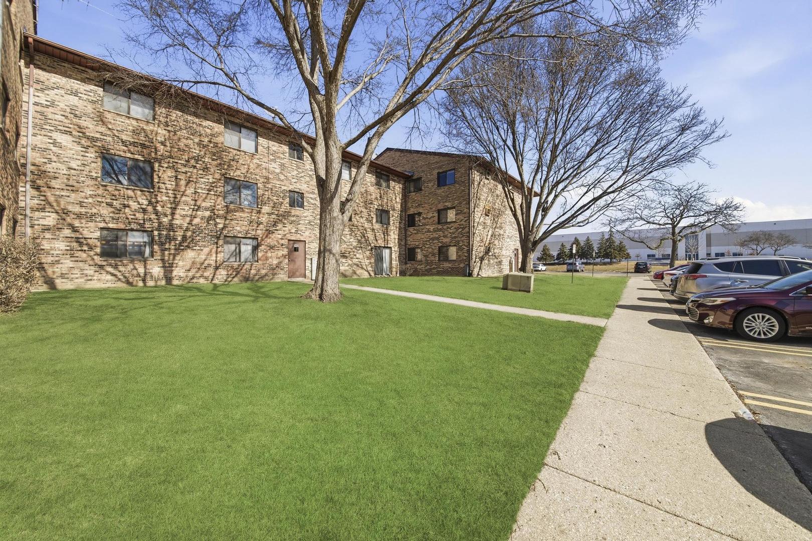 142 Klein Creek Court #B, Carol Stream, IL 60188