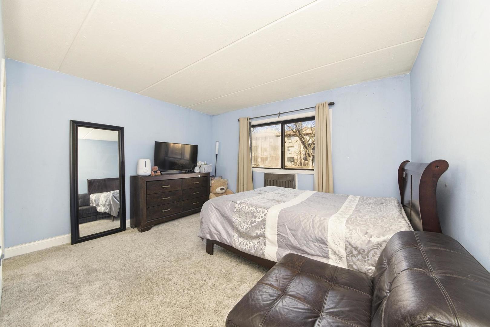 142 Klein Creek Court #B, Carol Stream, IL 60188