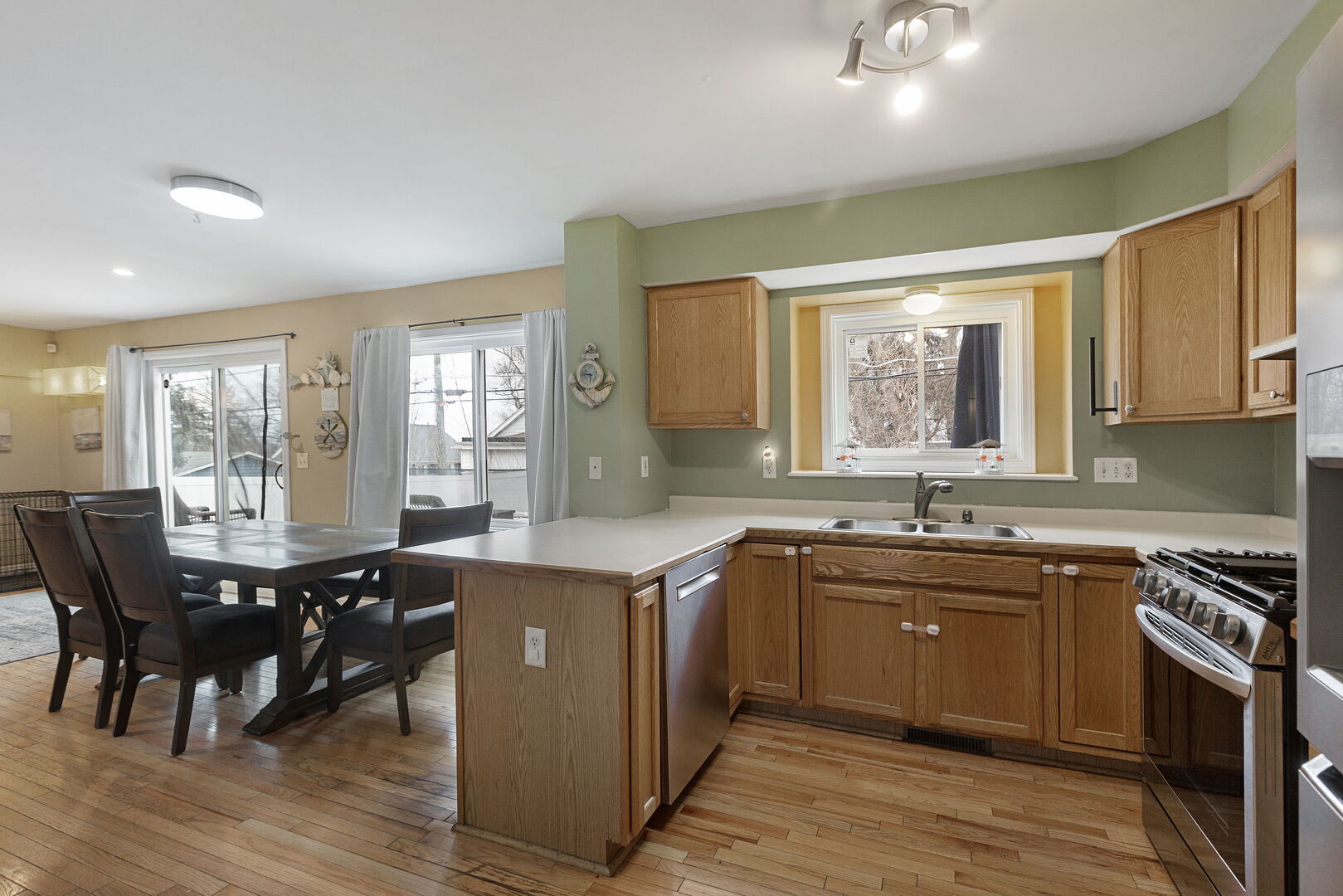 905 Grand Boulevard, Wauconda, IL 60084