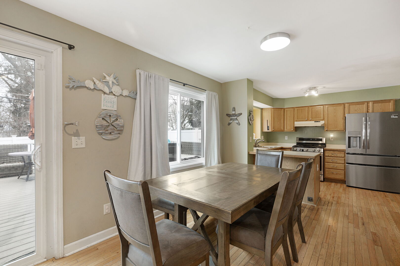 905 Grand Boulevard, Wauconda, IL 60084