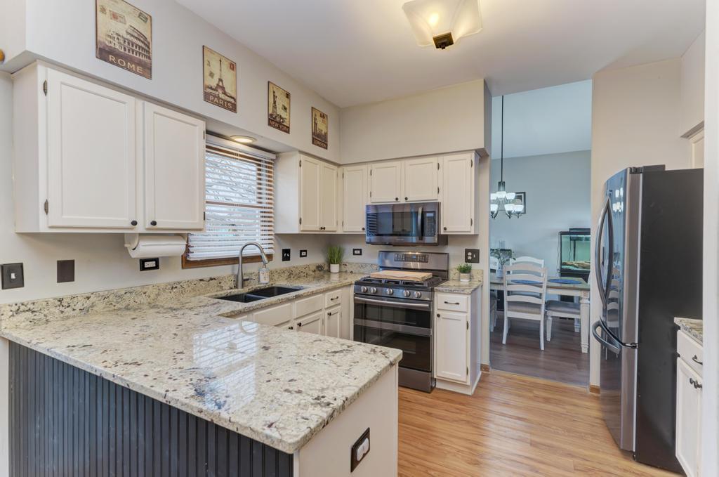 460 Springwood Lane, Bolingbrook, IL 60440