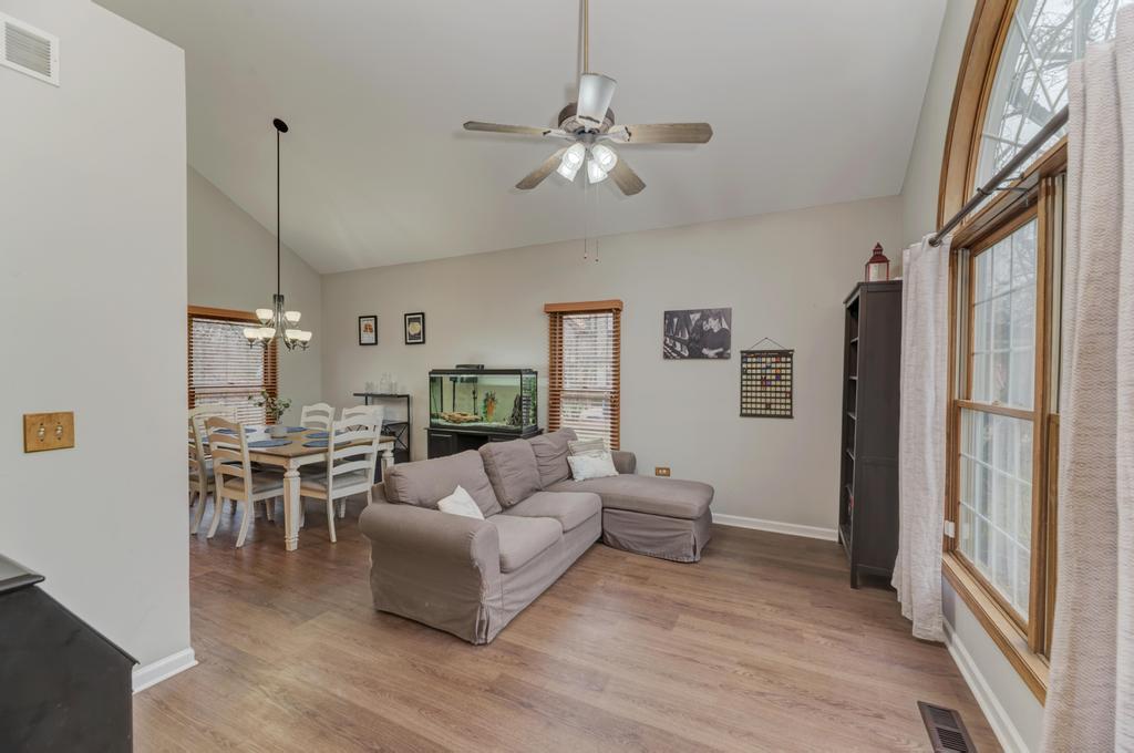 460 Springwood Lane, Bolingbrook, IL 60440