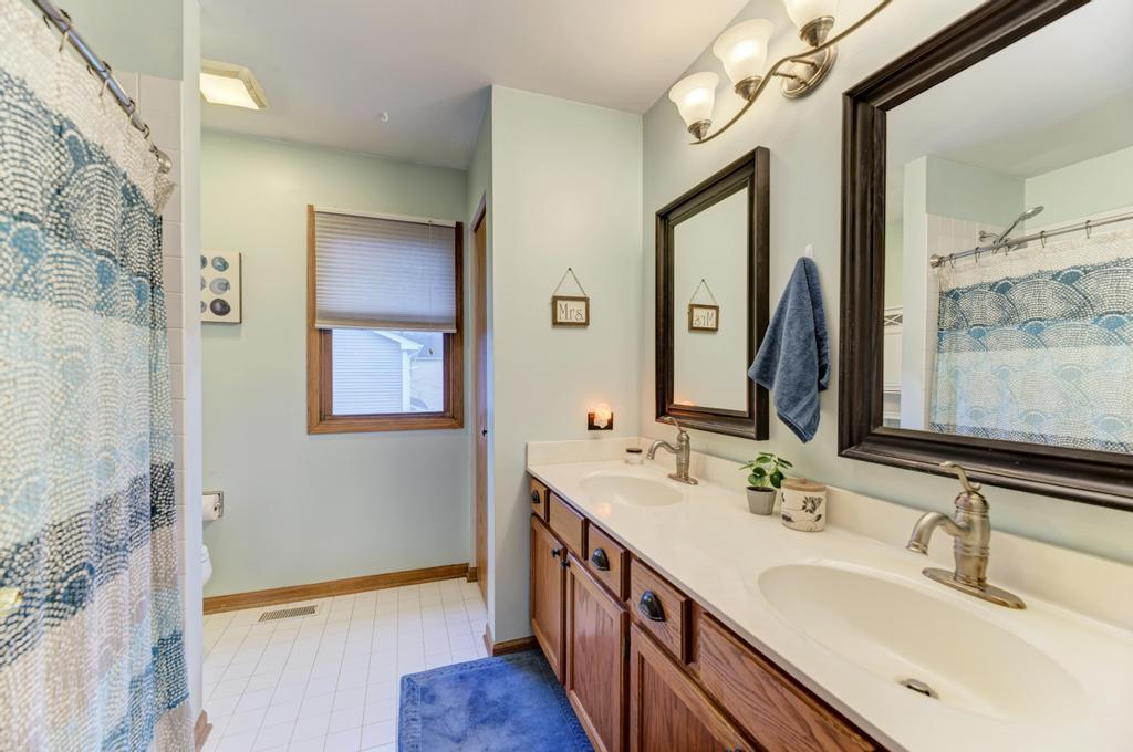 460 Springwood Lane, Bolingbrook, IL 60440