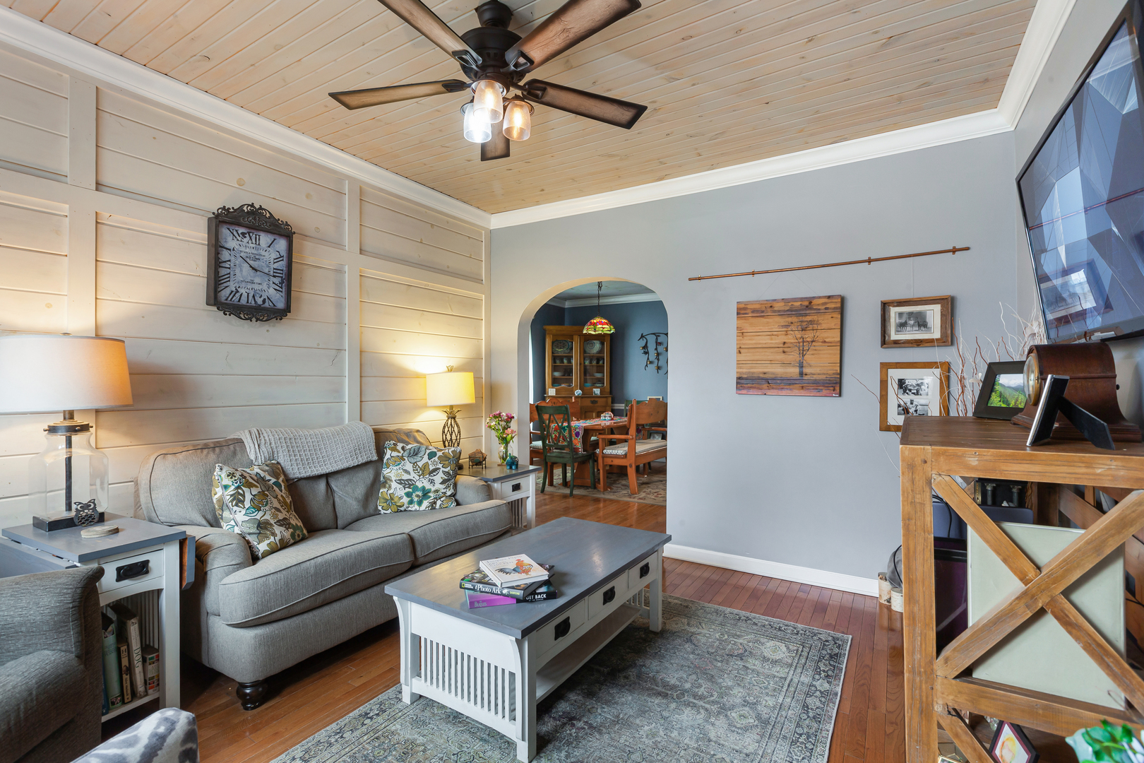 400 Marguerite Street, Elgin, IL 60123