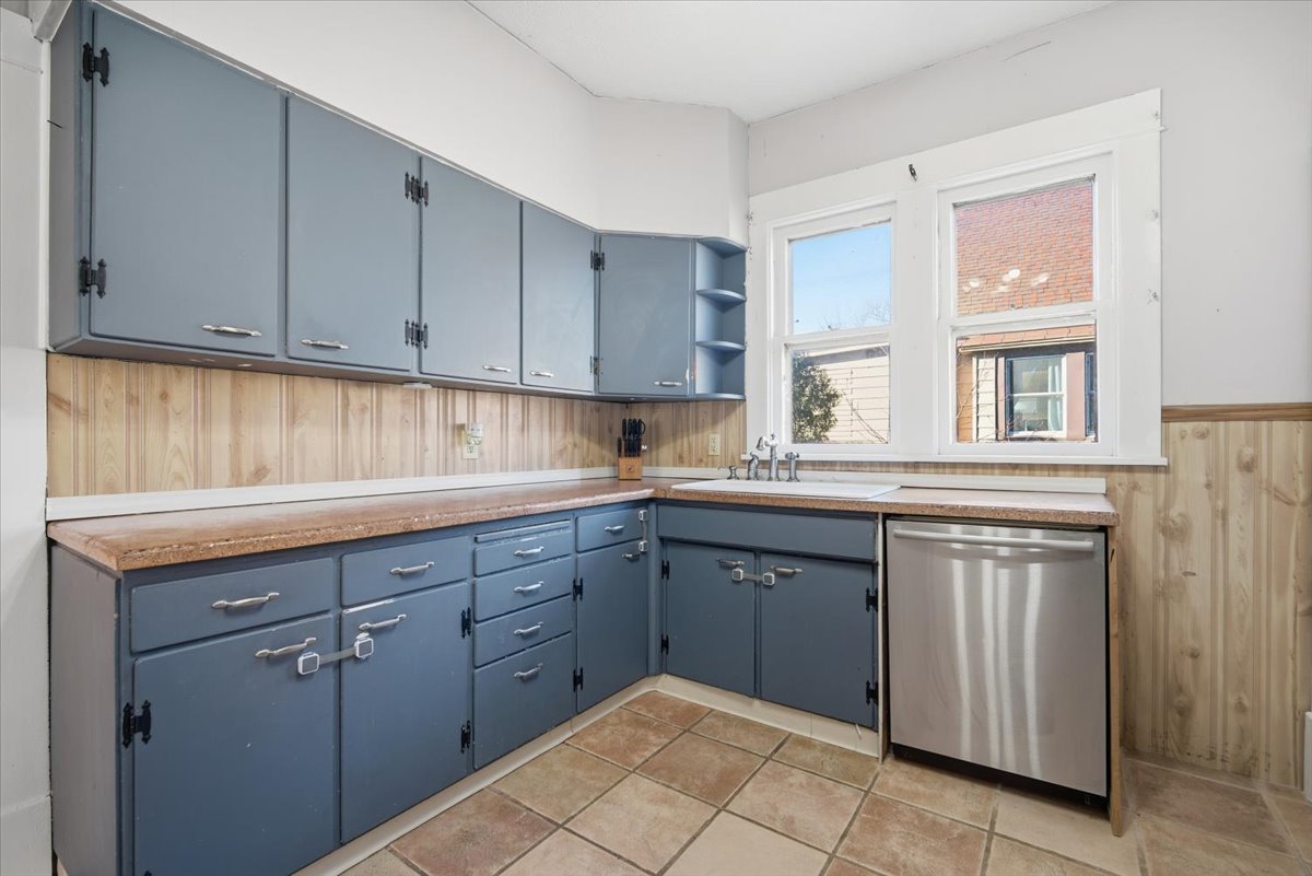 1211 S Lee Street, Bloomington, IL 61701