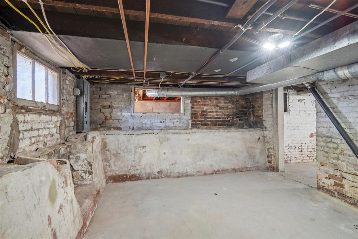 1211 S Lee Street, Bloomington, IL 61701